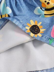 SHEIN 1 chiếc đầm không tay cài cúc cổ ve cho bé gái, in họa tiết ong, hoa, động vật hoạt hình, kiểu dáng denim, dễ thương, đa năng, phong cách retro, màu xanh nhạt, đầm hè giản dị có túi giả, hàng mới về - Màu xanh lam - Xem 4