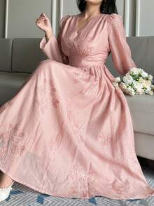 Dazy Plus Đầm dài tay dài, cổ chữ V, thắt eo, thêu hoa, thanh lịch dành cho nữ cỡ lớn, màu hồng, thích hợp cho mùa xuân/hè. - Hồng - Xem 1