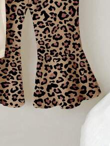 一套女婴休闲可爱豹纹蝴蝶结装饰圆领短袖T恤和豹纹喇叭裤套装，可爱日常穿着，适合外出。 - 彩色 - 查看 3