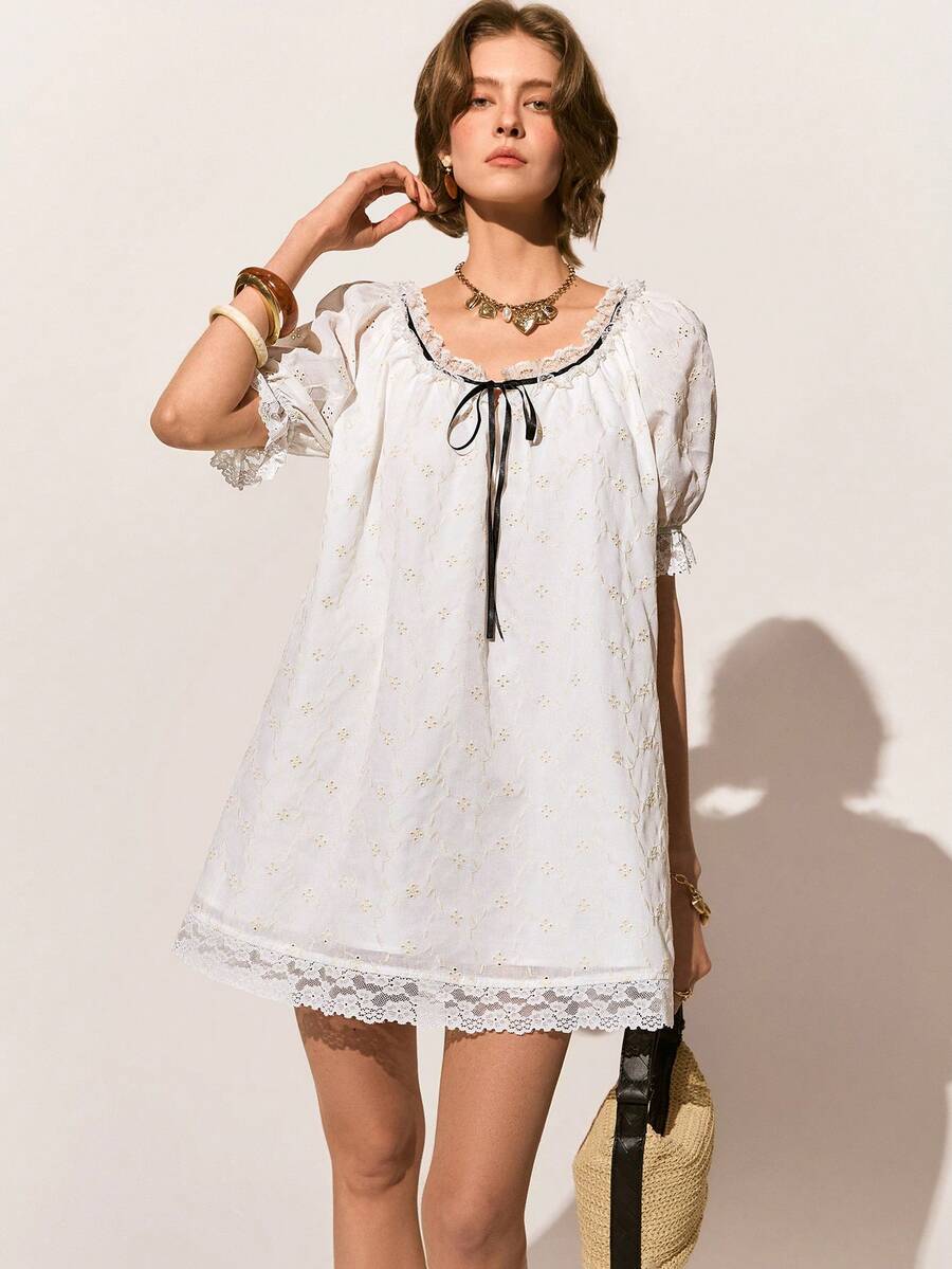 Poéselle 女士镂空刺绣前系带休闲迷你连衣裙