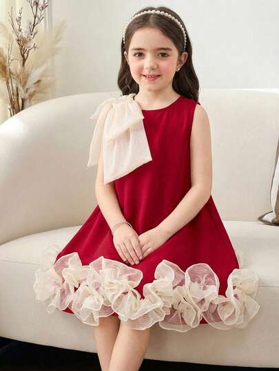 SHEIN 女童春夏新款粉色优雅大蝴蝶结装饰荷叶边无袖A字蕾丝连衣裙，华丽公主风，正式场合穿着，姐妹装，派对礼服，生日姐妹装，适合女孩日常穿着、节日、家庭聚会和特殊场合，姐妹装风格，春夏装扮，可爱、优雅、甜美、复古、时尚。母女装，姐妹装。情人节，女孩红色连衣裙