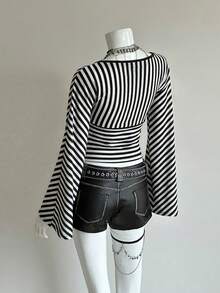 EgrlEra 女士性感坏女孩极简条纹深V领T恤 - 黑與白 - 查看 3