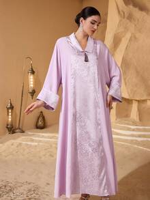Al Najma 女士复古优雅浅紫色流苏领饰缎面提花宽松长袖长袍 - 淡紫色 - 查看 3