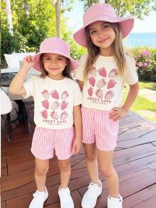 2件套，适合4-7岁女童，可爱草莓字母印花圆领短袖上衣+粉白条纹短裤，轻薄面料，可爱休闲短袖短裤套装，夏季服装 - 彩色 - 查看 1