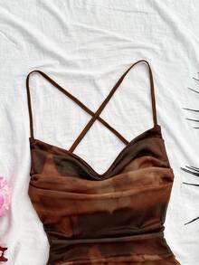 Soleia 彩色扎染吊带垂褶领露背蝴蝶结鱼尾迷你连衣裙，适合假日、约会、下午茶、度假、音乐节、海滩、夏季穿着，波西米亚风，钩针编织，亚麻材质。 - 棕色 - 查看 6