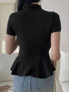 DAZY 女士圆领修身短袖荷叶边下摆优雅休闲T恤 - 黑色 - 查看 4