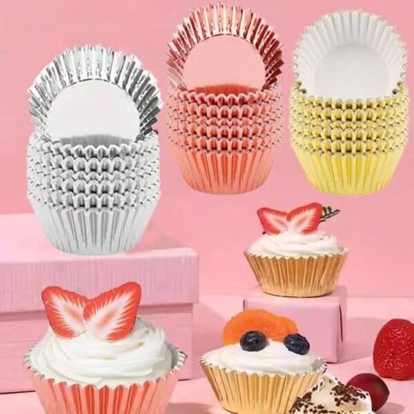 Conjunto de 100 forminhas de alumínio para cupcakes, ideais para assar, resistentes ao calor e perfeitas para festas e uso doméstico. Disponíveis nas cores dourado, prateado e rosé. Perfeitas para casamentos, aniversários e decoração de casa e festas.