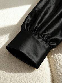 Franclia 优雅收腰交叉领长袖侧隐形拉链丝绒金色面料女士衬衫，秋冬款 - 黑色 - 查看 3