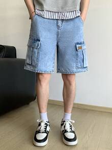 SHEIN 青少年男孩时尚休闲复古酷炫街头风Y2K浅蓝色牛仔工装口袋宽松牛仔短裤，适合青少年男孩日常穿着，柔软舒适，是青少年男孩春夏新款SS26时尚单品。 - 藍色 - 查看 3