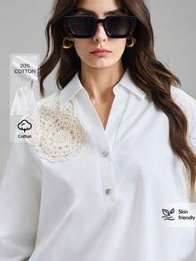 Camisa de manga comprida com cintura marcada e modelagem flare, gola boneca, coleção Primavera/Verão 2026. Ideal para festas urbanas modernas, volta às aulas, uso casual minimalista urbano, estilo boêmio, férias, festivais, primavera, Dia dos Namorados, carnaval e festas na praia. Elegante e perfeita para ocasiões especiais. - Branco - Ver 1