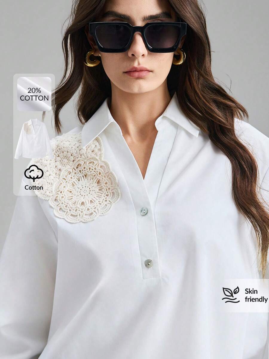 Camisa de manga comprida com cintura marcada e modelagem flare, gola boneca, coleção Primavera/Verão 2026. Ideal para festas urbanas modernas, volta às aulas, uso casual minimalista urbano, estilo boêmio, férias, festivais, primavera, Dia dos Namorados, carnaval e festas na praia. Elegante e perfeita para ocasiões especiais. - Branco - Ver 1