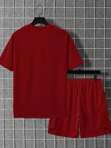 Manfinity Homme Set de 2 piezas de camiseta de manga corta de unicolor casual y pantalones cortos cargo para hombres - Burdeos - Ver 2