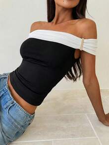 Aloruh Áo thun nữ phối màu, nhún bèo, trễ vai, ôm sát. - Đen và trắng - Xem 3