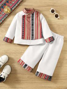 SHEIN مجموعة ملابس علوية كم طويل بتصميم زهري عتيق وبنطلون ساق واسعة للأطفال الصبية، ملائمة للحفلات والأعياد والمناسبات الخاصة مثل عيد الميلاد وحفلات الاستقبال والأعياد والمهرجانات، 2 قطعة - أبيض - مشاهدة 3