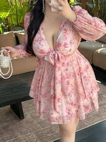 Vibekara Vestido longo plus size feminino vintage elegante francês romântico com decote em V, laço nas costas, estampa floral, chiffon, camadas de babados na barra e modelagem evasê. Ideal para casamentos, volta às aulas, festivais de música, férias, primavera e verão. - Multicolorido - Ver 2
