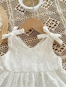 SHEIN Đầm không tay màu trắng thêu hoa nơ dễ thương cho bé gái đi nghỉ mát - trắng - Xem 7