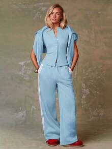 女士蓝色休闲日常通勤纯色罗纹针织单排扣修身T恤，柔软舒适的弹力针织面料，修身版型，蓝色上衣，适合情人节、生日等场合，也可作为外出上衣，浅蓝色上衣 - 淺藍色 - 查看 2