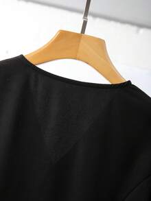 Franclia Áo sơ mi nữ thanh lịch, sang trọng, phù hợp đi làm hàng ngày, lãng mạn, công sở, cổ chữ V, cài cúc, tay dài, viền bèo. Thiết kế eo, cúc phối màu đen. Thanh lịch, thời trang, thường ngày, công sở, kinh doanh, văn phòng, thường nhật, đa năng, sang trọng thành thị, ngày Valentine, tiệc tùng, thiết kế cúc trang trí eo, dáng chữ X, tay áo xuyên thấu, áo sơ mi đen mùa xuân/hè, áo sơ mi đen thanh lịch, áo nữ đen gợi cảm, áo đen xuyên thấu. - màu đen - Xem 3