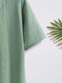 SHEIN Áo sơ mi nam tuổi teen tay ngắn, màu trơn, cài cúc phía trước, chất liệu vải có họa tiết, kiểu dáng thường ngày, thích hợp cho mùa hè. - xanh quân đội - Xem 5