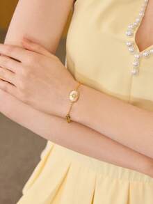 MOTF PREMIUM 优雅简约椭圆形海星贝壳手链，女士高端串珠手链 - 金色 - 查看 4