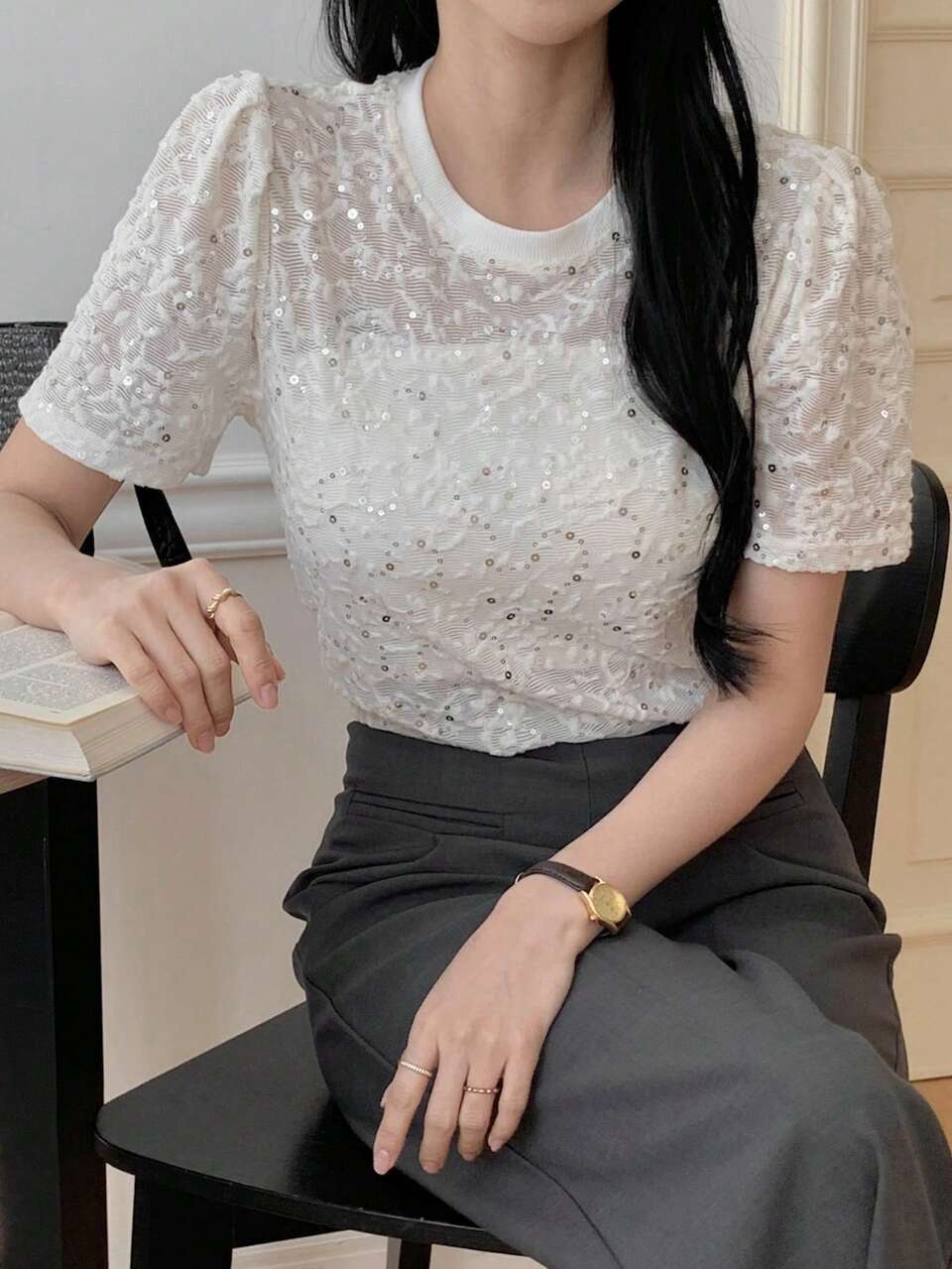 Women's Crew Neck Textured Fabric Puff Sleeve Fitted Cropped Casual Elegant T-Shirt