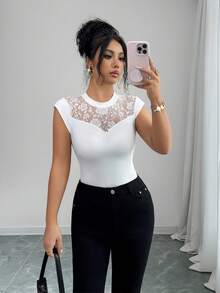 Elenzga 女士时尚圆领优雅蕾丝拼接心形领紧身吊带背心，适合日常穿着，春夏秋冬皆宜。 - 白色 - 查看 1