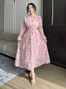 Dazy Plus 大码碎花雪纺灯笼袖收腰长款连衣裙，优雅度假风，春夏吊带裙 - 紫色 - 查看 6