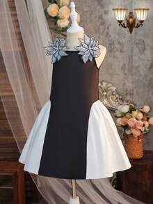 SHEIN Robe élégante à col rond, à volants et nœud pour jeunes filles - Noir et Blanc - Voir 5