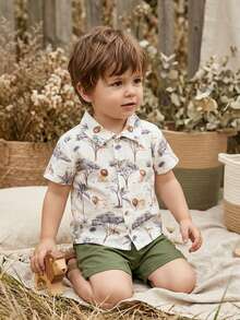 SHEIN Vintaside Kids Bộ đồ mùa hè 2 món cho bé trai, áo cardigan cổ bẻ, áo trên: Áo sơ mi ngắn tay cổ bẻ kẻ sọc trắng đen với cúc đen tương phản, quần dưới: Quần short kẻ sọc trắng đen, trang phục thường ngày thoải mái cho kỳ nghỉ hè, du lịch. - màu xanh lá - Xem 7