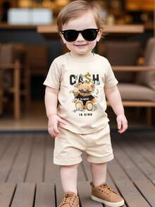 SHEIN Playful Pals 男婴两件套服装，可爱小熊印花短袖T恤搭配简约短裤，适合夏季外出穿着