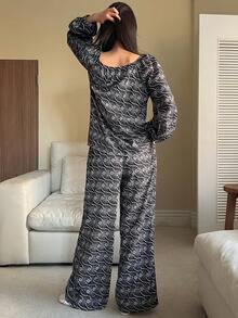 DAZY Conjunto de pijama de mujer con mangas de linterna holgadas, estampado floral decorativo y etiqueta tejida - Negro - Ver 2