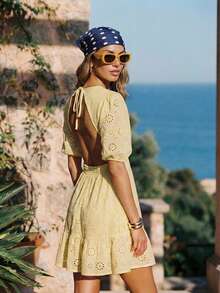 Vivid Eden 女士纯色圆领插肩中袖露背时尚系带刺绣连衣裙 - 黃色 - 查看 7