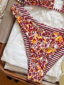 Swim Mod 2件套女士可爱时尚度假沙滩随机印花双面露背吊带比基尼上衣和可爱短裤套装 - 彩色 - 查看 5