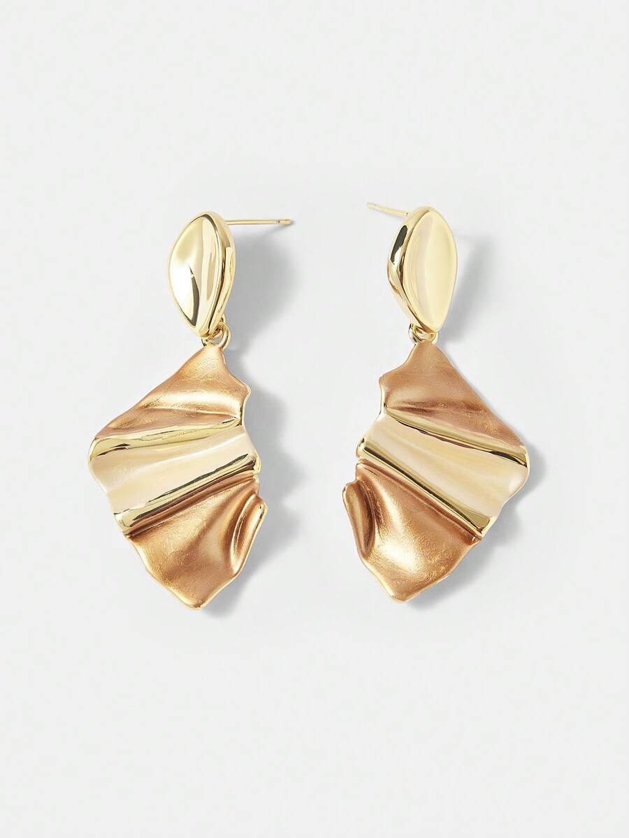 MOTF PREMIUM EXAGGERATED RUCHED METALLIC GEOMETRIC EARRINGS, FASHION MINIMALIST ASYMMETRICAL STUD EARRINGS FOR WOMEN - Gold - View 2