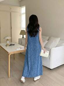 SHEIN Vestido vaquero azul oscuro de ajuste holgado sin mangas para adolescentes - Lavado ligero - Ver 2