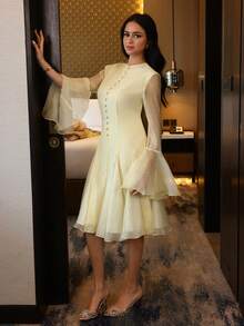 Feyla Vestido corto elegante de manga larga con cuello redondo, de unicolor y parches de malla para mujer - Amarillo claro - Ver 3