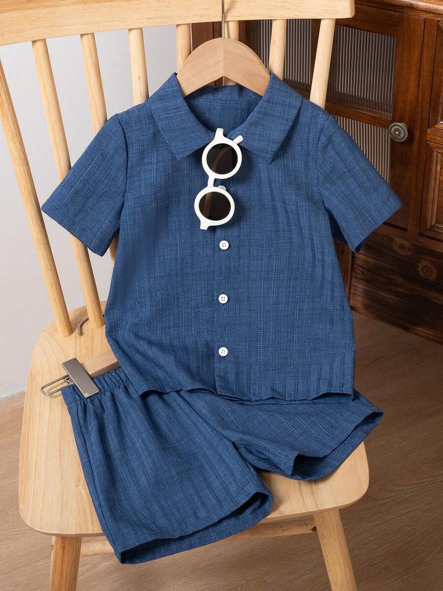 SHEIN Streecool Kids Young Boy Plain Front Button Short Sleeve Shirt And Elastic Waist Pocket Casual Outfit - Blue - View 1