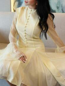 Feyla Vestido corto elegante de manga larga con cuello redondo, de unicolor y parches de malla para mujer - Amarillo claro - Ver 1