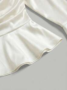 SHEIN MOD 大码女式纯色垂褶领喇叭袖荷叶边下摆时尚衬衫，象牙色缎面衬衫，垂褶高领长喇叭袖，荷叶边腰身，柔和光泽，纯色优雅简约廓形，光滑面料，修身剪裁，轻盈舒适。 - 杏色 - 查看 5