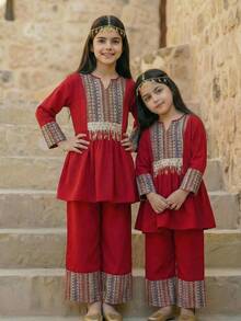 SHEIN Tween Girl V-Neck Geometric Print Long Shirt Blouse And Wide Leg Pants Casual Outfit رمضان Tween Girl Casual Round Neck Short Sleeve Top And Ditsy Floral Pants Set الملابس التقليدية العربية,Kids - Red - View 4