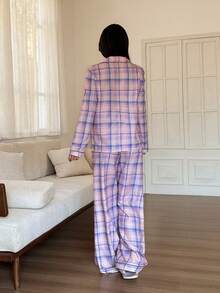Dream Adore Set pijama cu cardigan și pantaloni, cu rever și garnitură contrastantă în carouri - Multicolor - Vizualizare 2