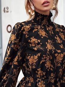 SHEIN Clasi Vestido Floral Fruncido Con Cuello Alto Y Mangas Con Volantes - Multicolor - Ver 3