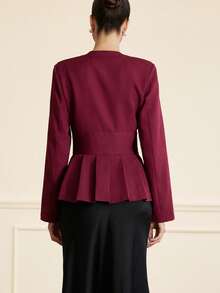 Chiquease 欧美风优雅高端通勤西装外套，垫肩荷叶边长袖收腰水晶纽扣装饰 - 酒紅色 - 查看 2