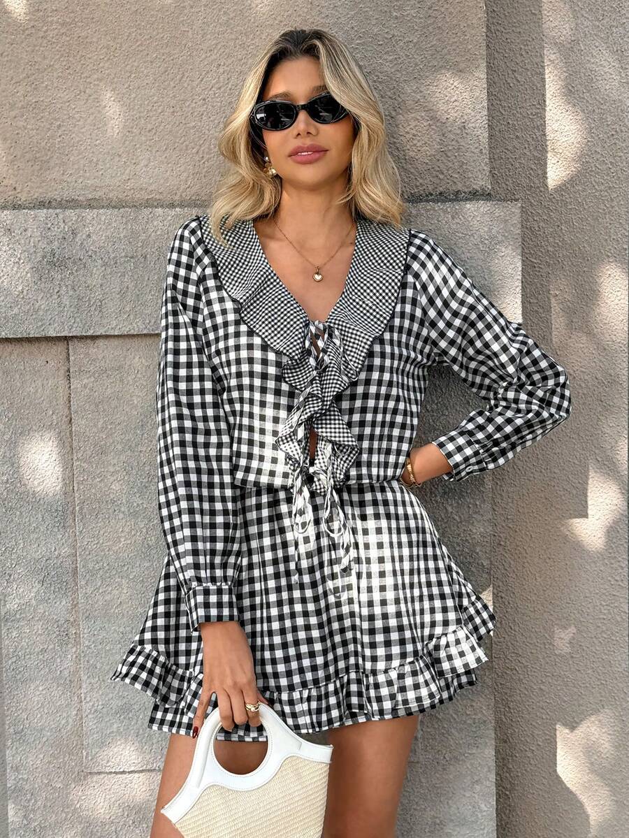 SHEIN PariChic 法式休闲/通勤/度假浪漫双层荷叶边蝴蝶结短裤连体裤，春夏款 - 黑與白 - 查看 1