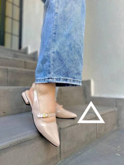 Bailarinas de charol estilo mary jane con punta fina y correa