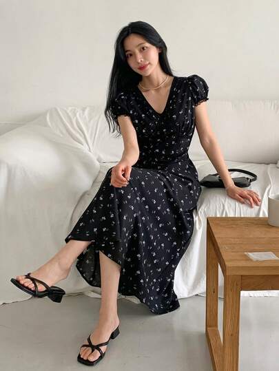 DAZY Women's V-Neck Bodycon Mid-Length Allover Print Dress