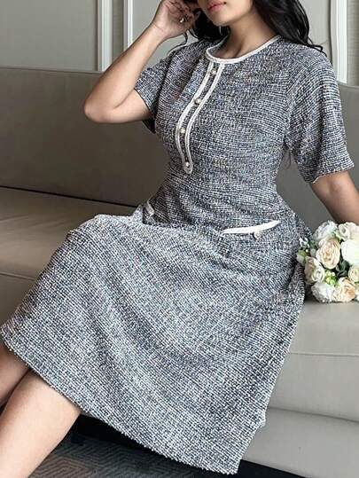 Dazy Plus 优雅仿领装饰圆领短袖修身中长连衣裙，适合通勤、春夏穿着