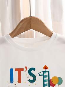 男婴时尚舒适休闲圆领短袖T恤，宽松版型，印有英文标语和生日图案，适合春夏穿着，街头风、户外、派对、送礼皆宜。 - 白色 - 查看 4