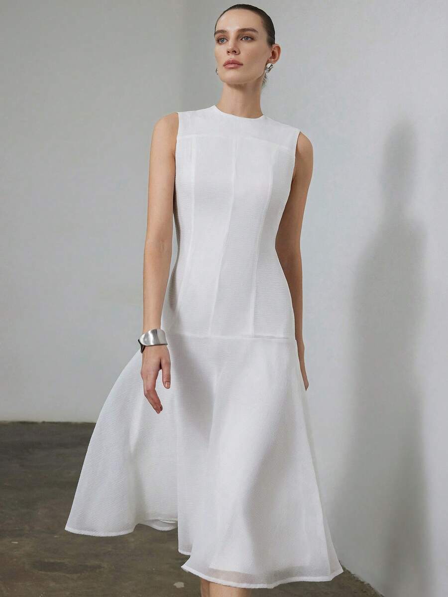 Aveloria Modichic 女士优雅白色无袖连衣裙，圆领，收腰设计，拼接下摆，适合工作和休闲场合穿着。 - 白色 - 查看 1