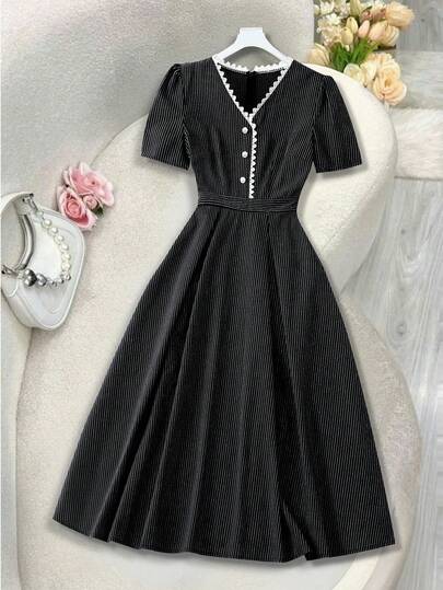 GlowEve 女士条纹面料V领珍珠纽扣装饰连衣裙